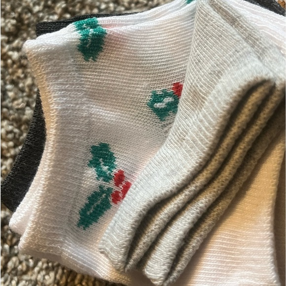 Majesty Brands Set of 10 Pair of No Show Mistle Toes Socks - Fits Sizes 4-10 - Picture 2 of 12